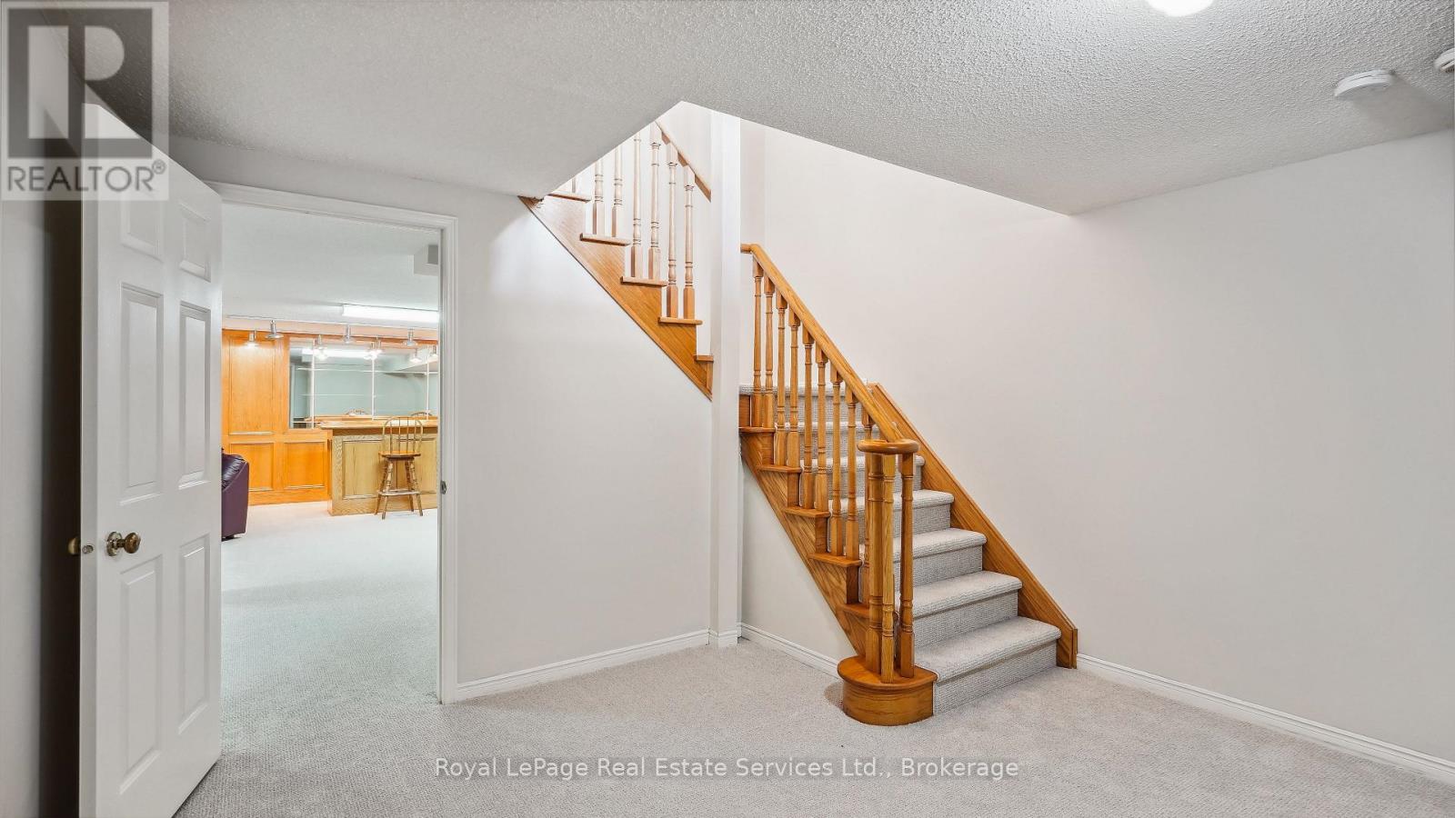Photo 6 of 524 Chillingham Crescent, Oakville ON