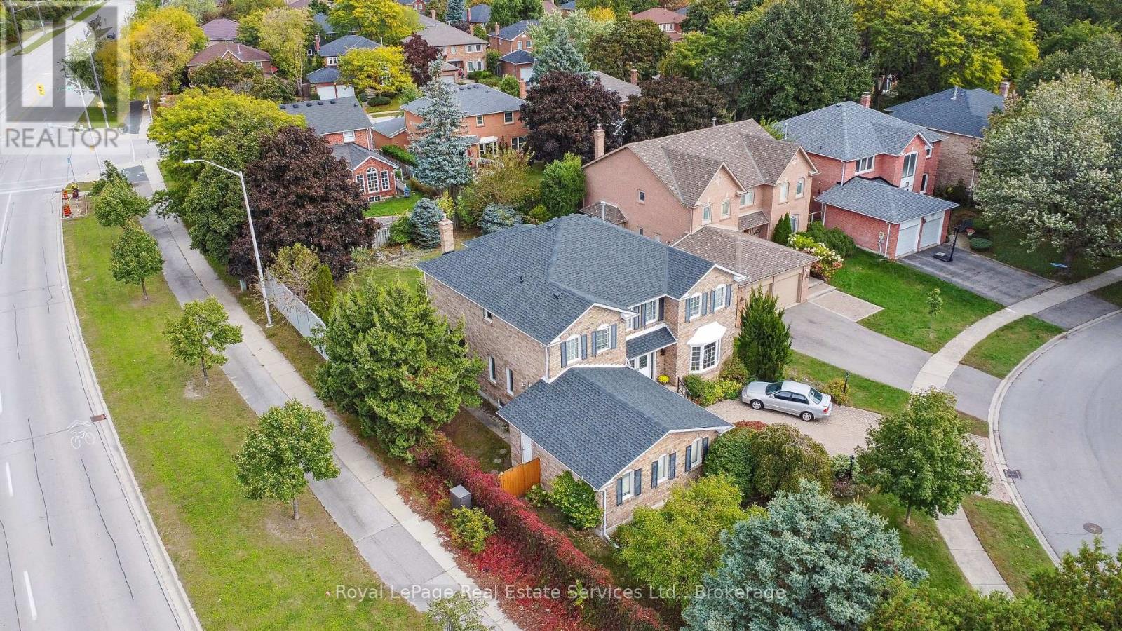 Photo 17 of 524 Chillingham Crescent, Oakville ON