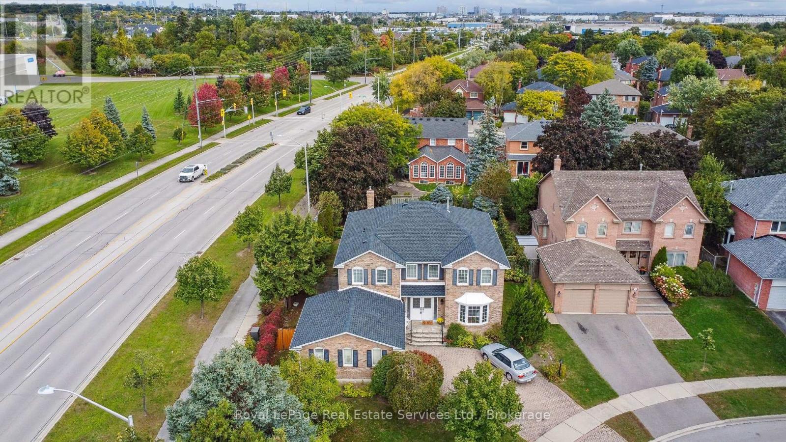 Photo 42 of 524 Chillingham Crescent, Oakville ON