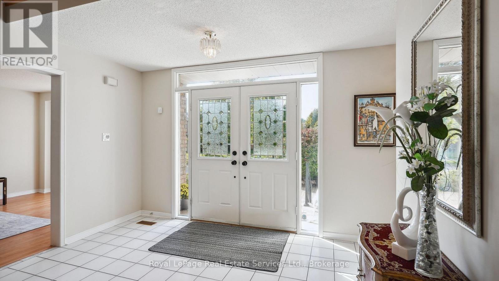 Photo 4 of 524 Chillingham Crescent, Oakville ON