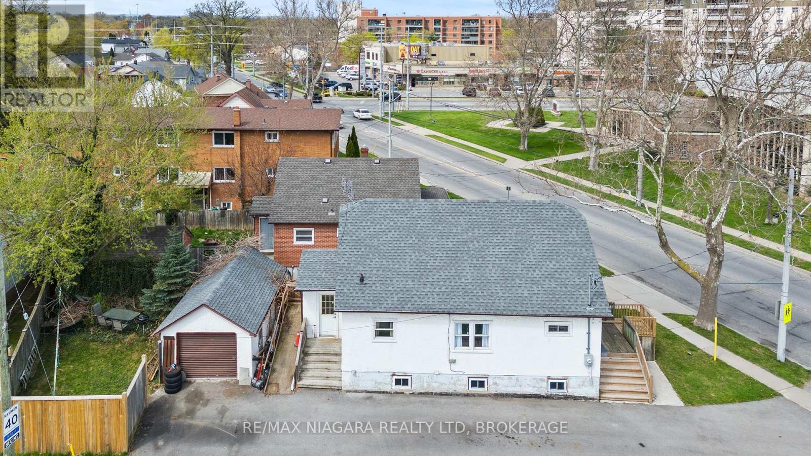 Photo 3 of 362 Carlton Street, St Catharines ON