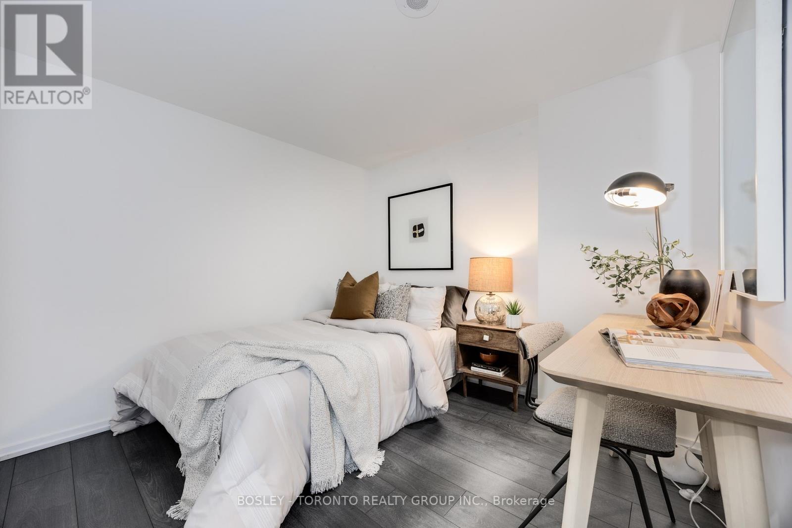 Photo 5 of 844 5 Soudan Avenue, Toronto ON