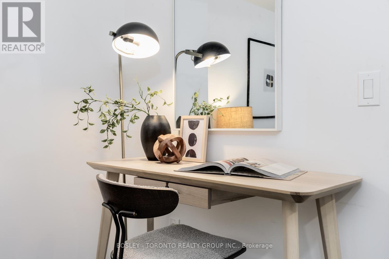 Photo 31 of 844 5 Soudan Avenue, Toronto ON