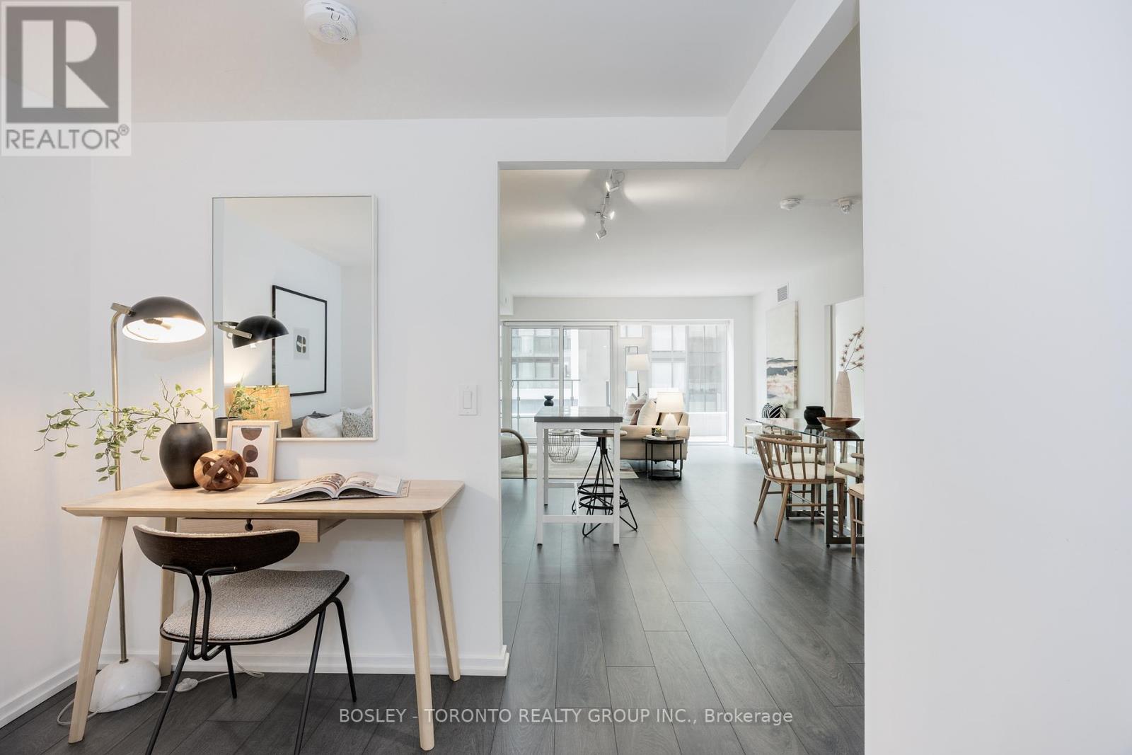 Photo 3 of 844 5 Soudan Avenue, Toronto ON