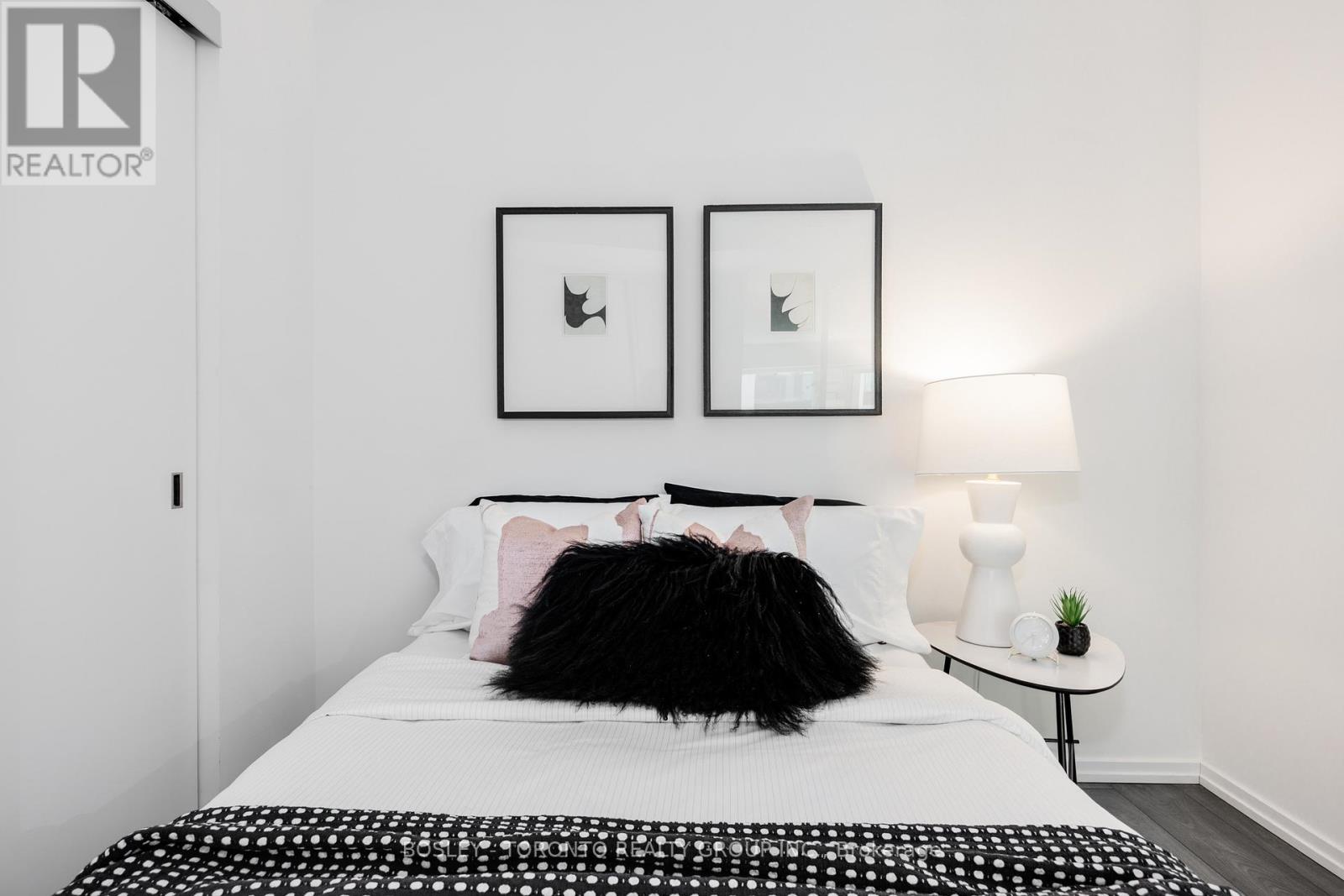 Photo 32 of 844 5 Soudan Avenue, Toronto ON