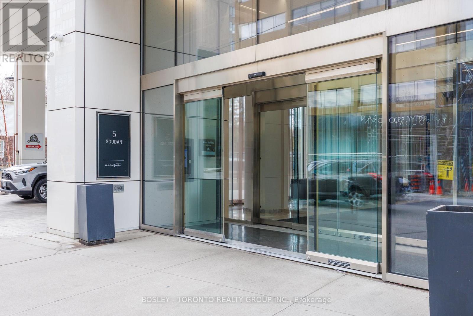Photo 27 of 844 5 Soudan Avenue, Toronto ON