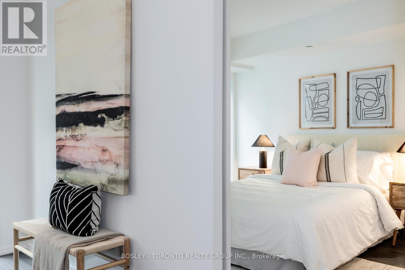 Photo 6 of 844 5 Soudan Avenue, Toronto ON
