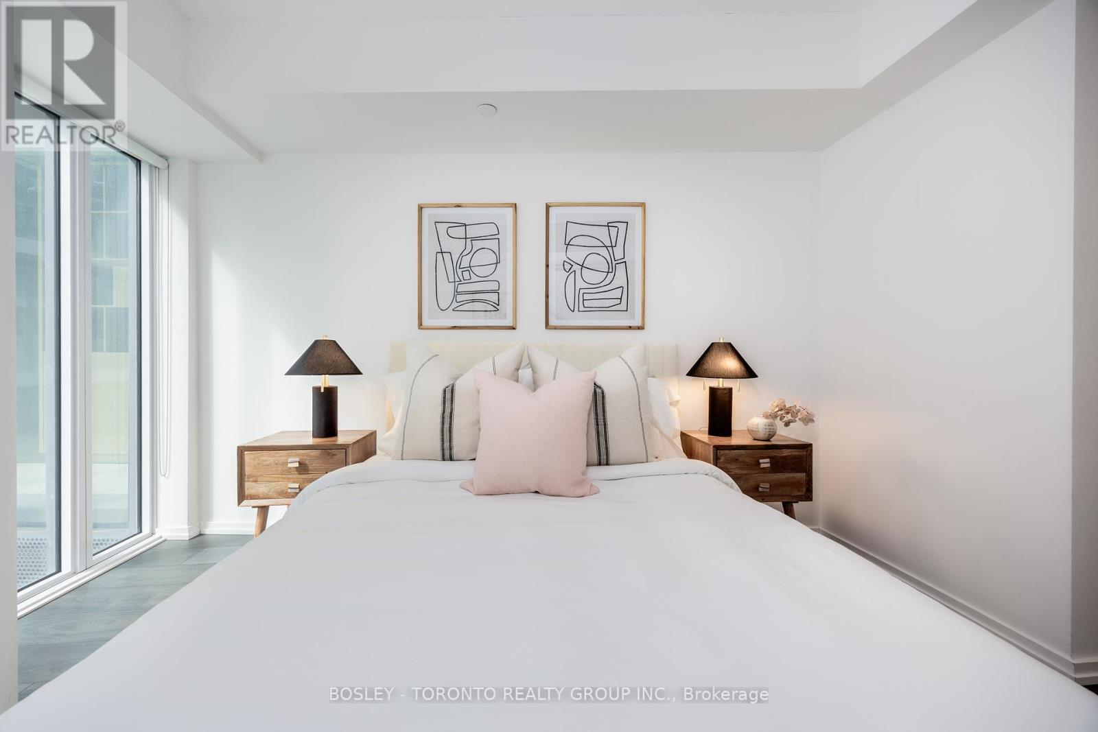 Photo 7 of 844 5 Soudan Avenue, Toronto ON