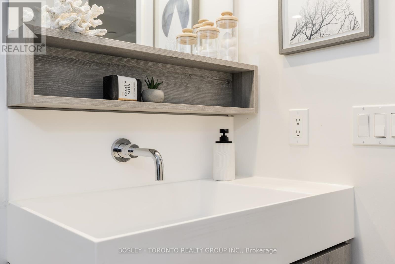 Photo 20 of 844 5 Soudan Avenue, Toronto ON