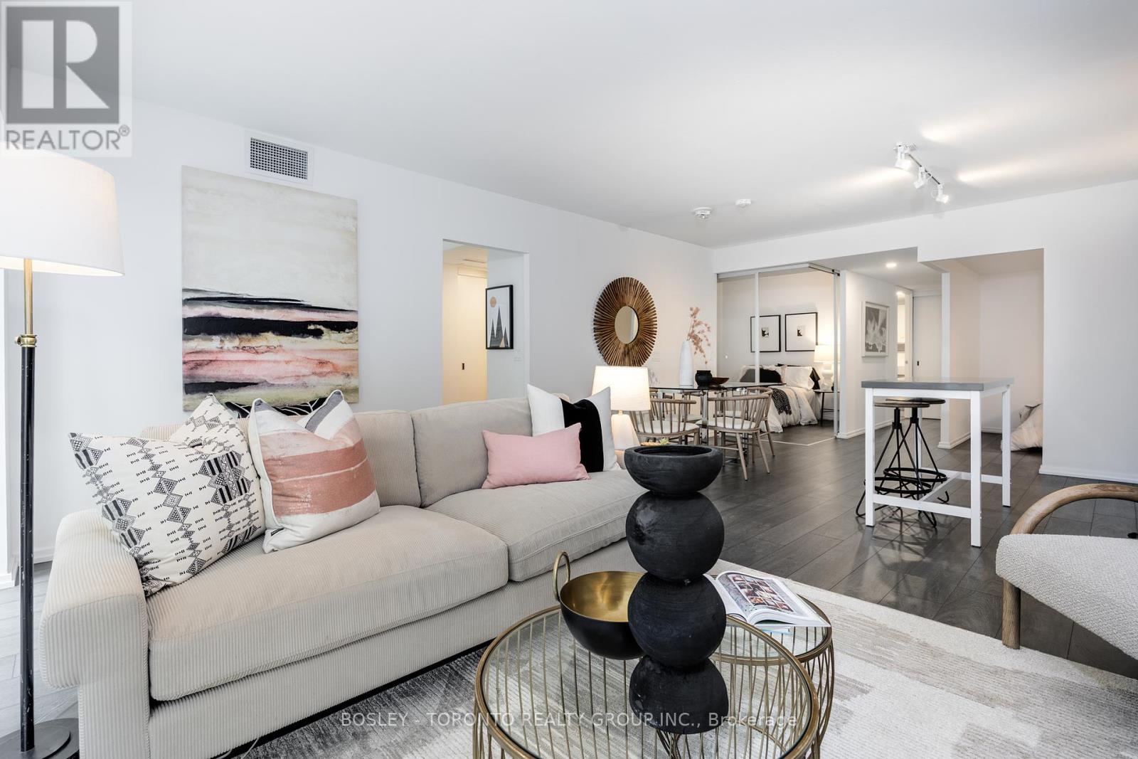 Photo 8 of 844 5 Soudan Avenue, Toronto ON
