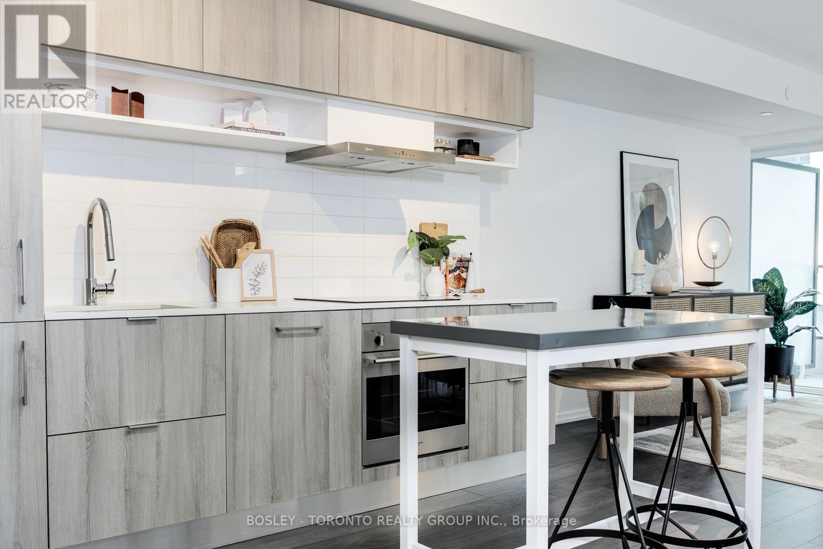 Photo 10 of 844 5 Soudan Avenue, Toronto ON