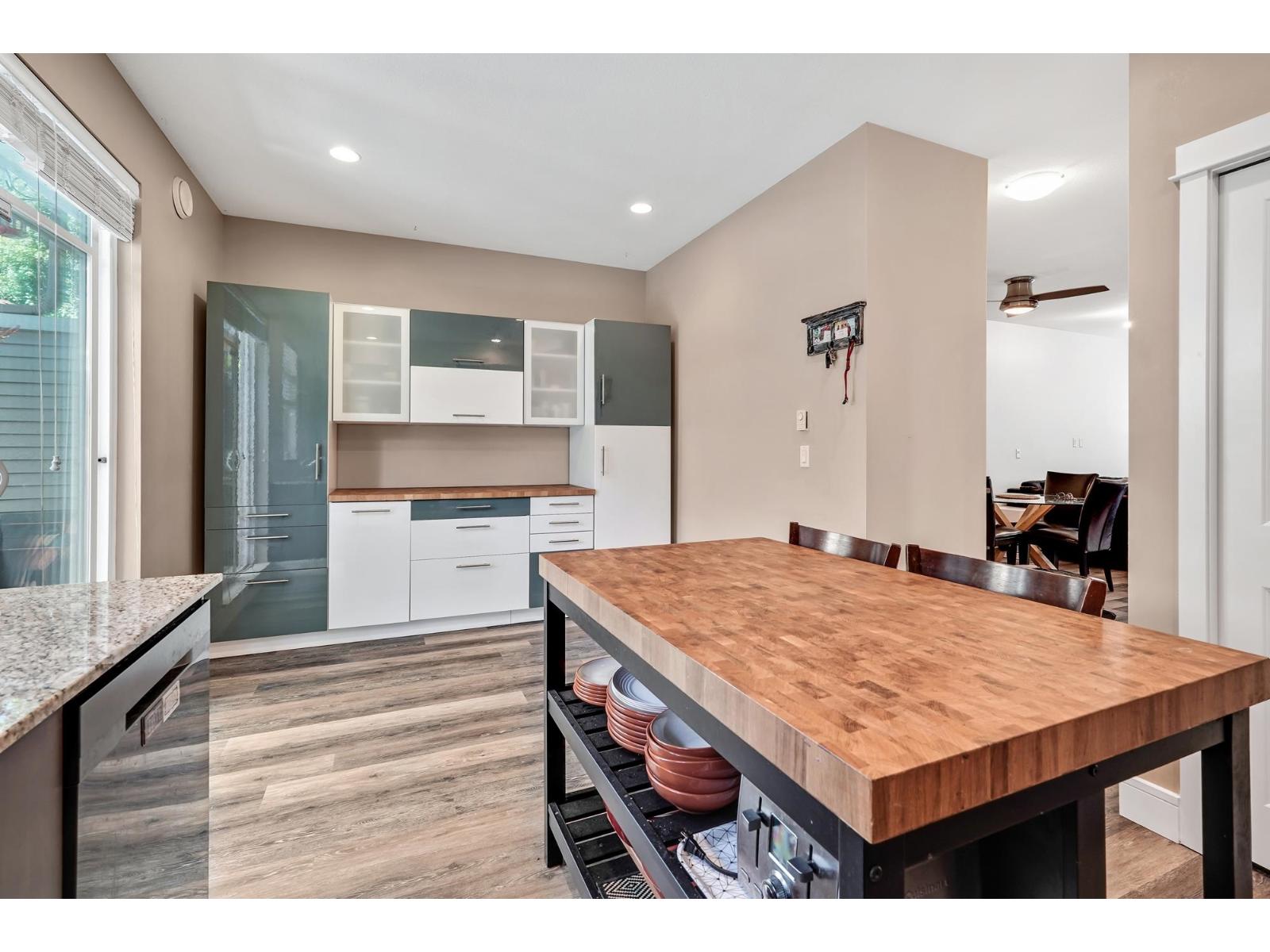 Photo 5 of 71 7088 191 Street, Surrey BC