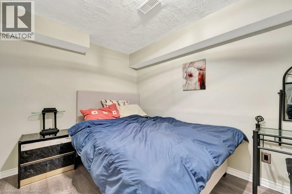Photo 30 of 477 Woodbine Avenue, Kitchener ON