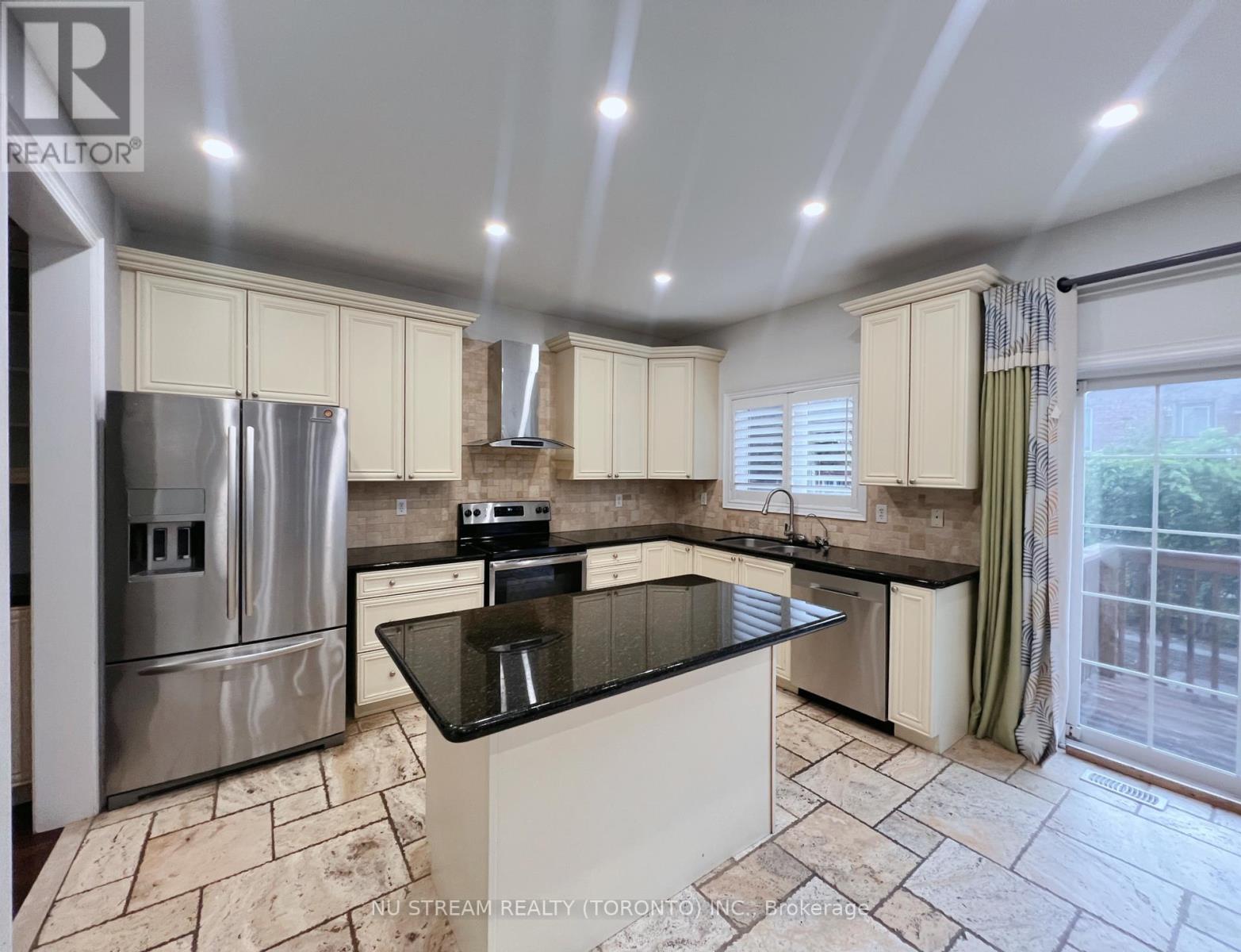 Photo 3 of 49 Portelli Crescent, Ajax ON