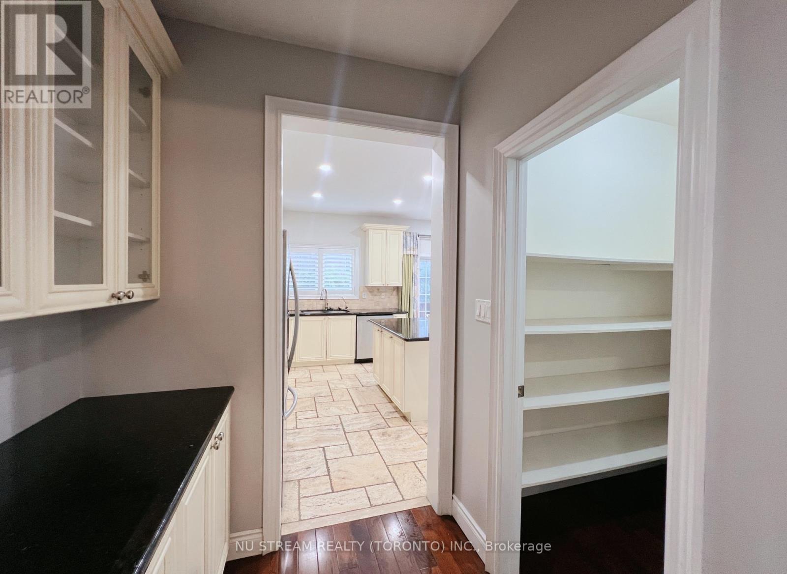 Photo 5 of 49 Portelli Crescent, Ajax ON