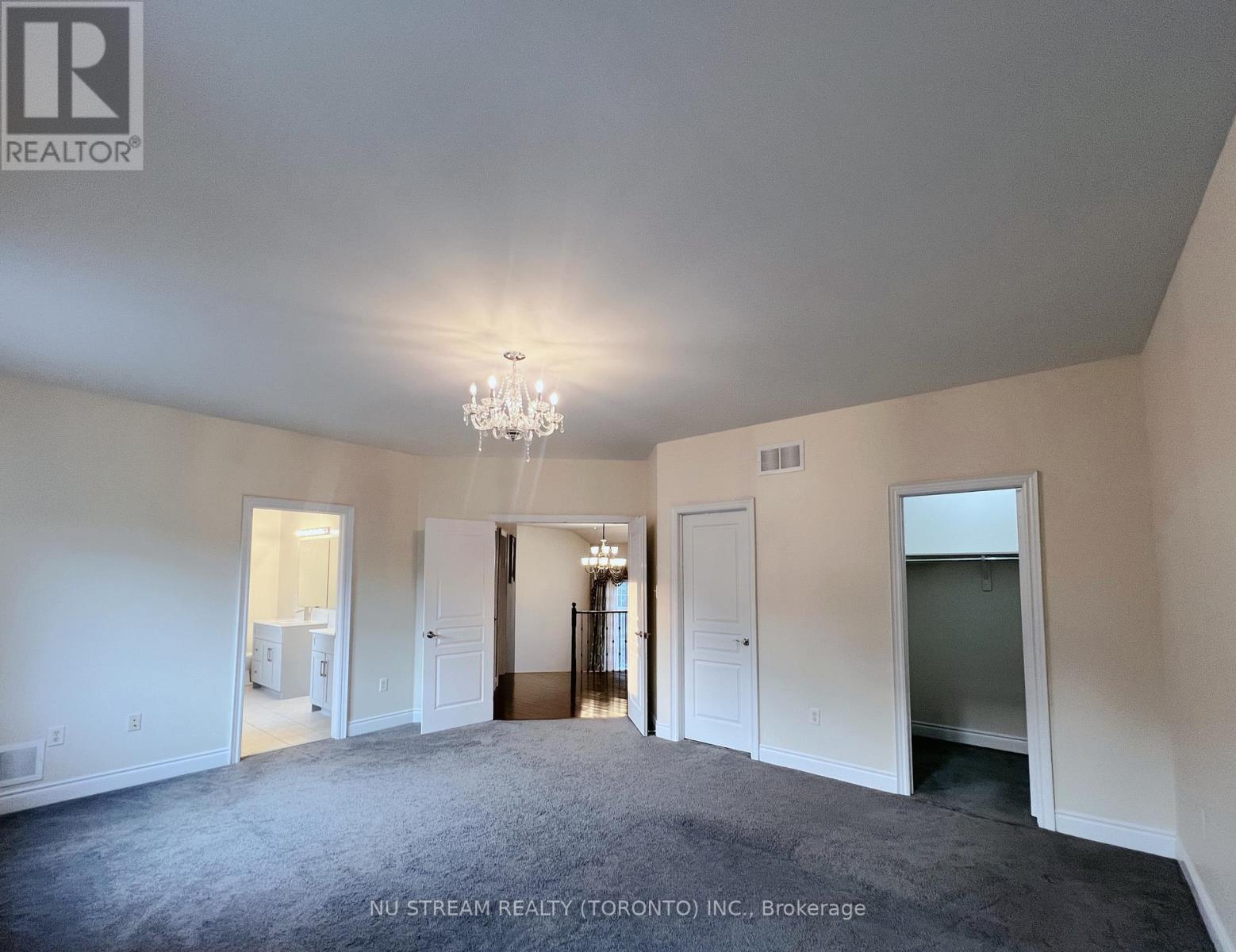 Photo 7 of 49 Portelli Crescent, Ajax ON