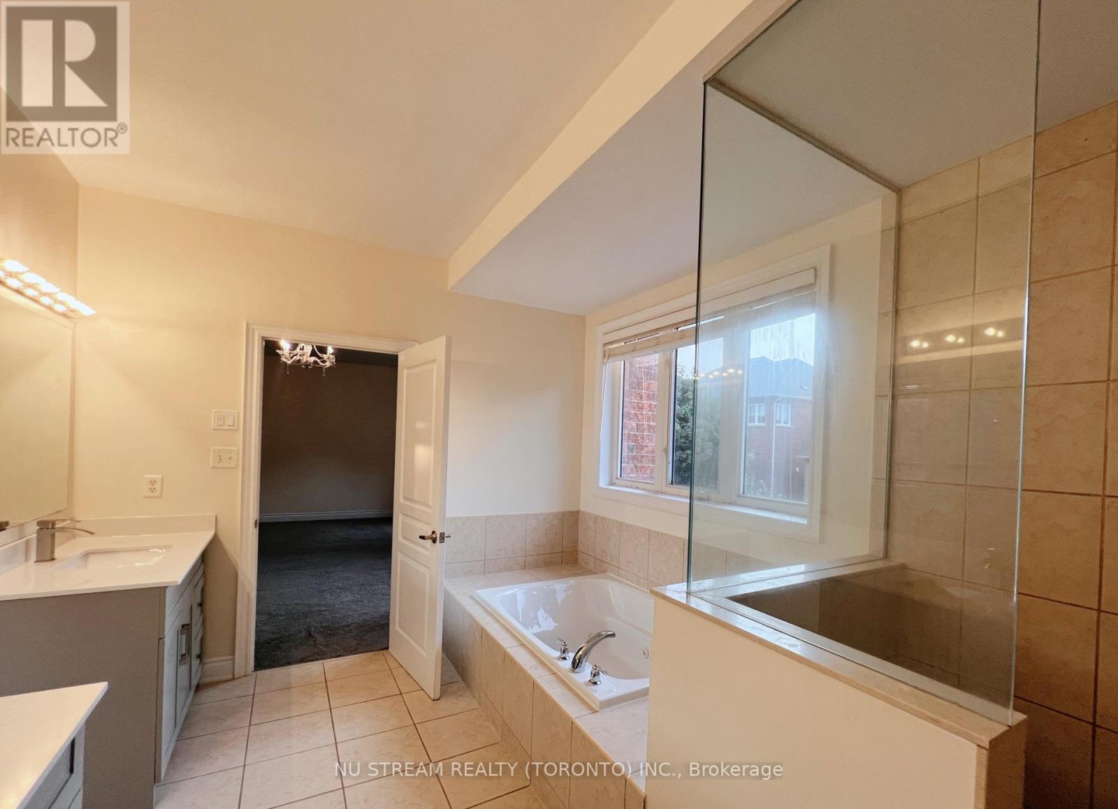 Photo 8 of 49 Portelli Crescent, Ajax ON