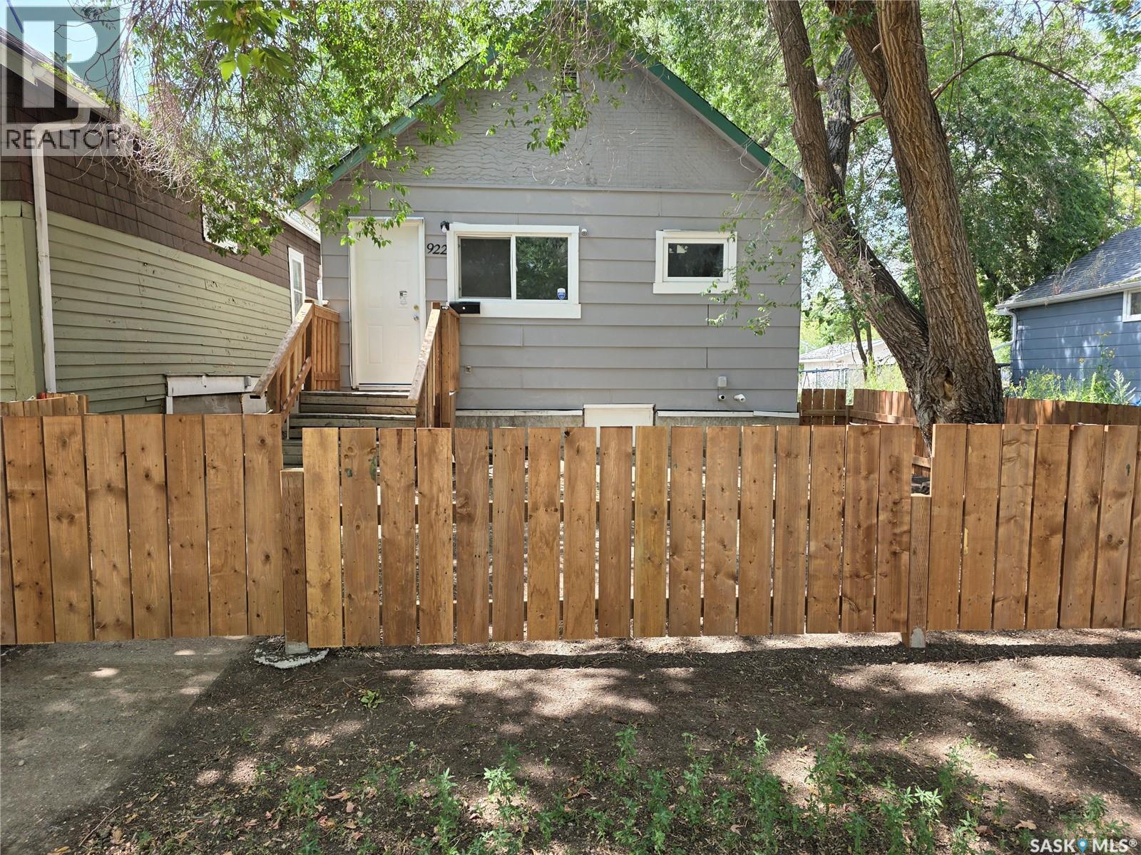 Photo 3 of 922 Retallack Street, Regina SK
