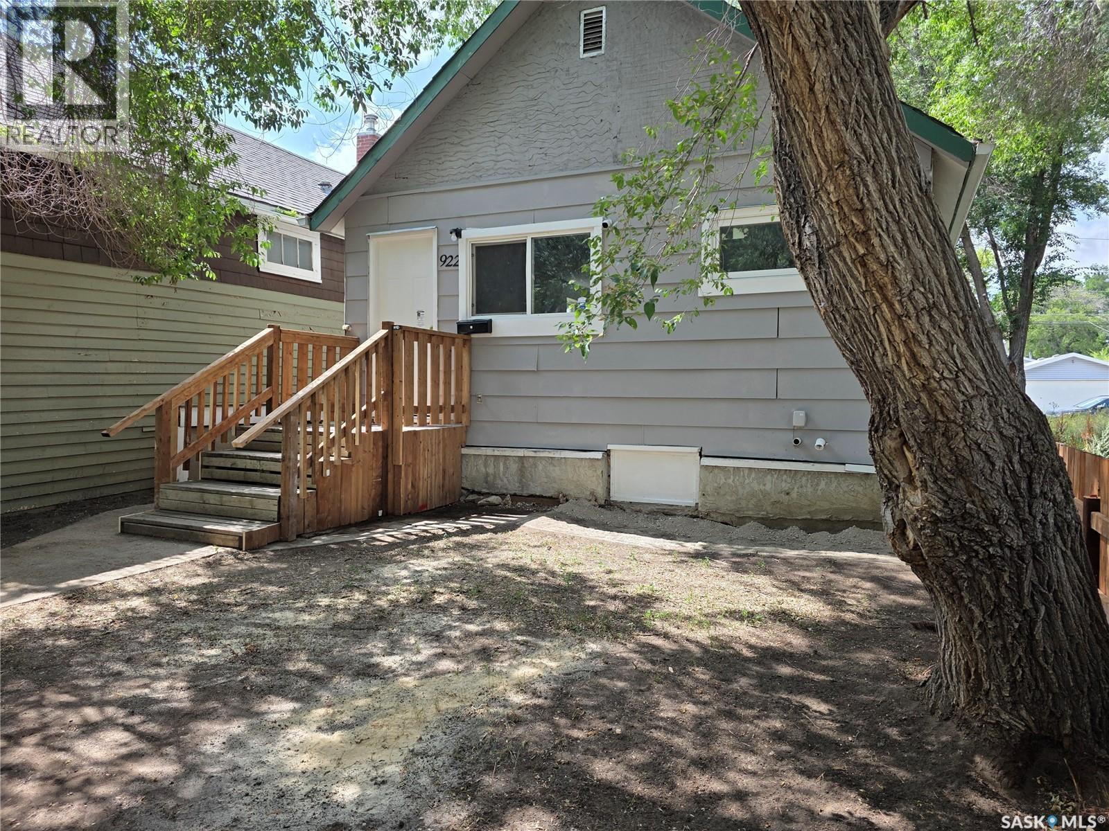 Photo 2 of 922 Retallack Street, Regina SK