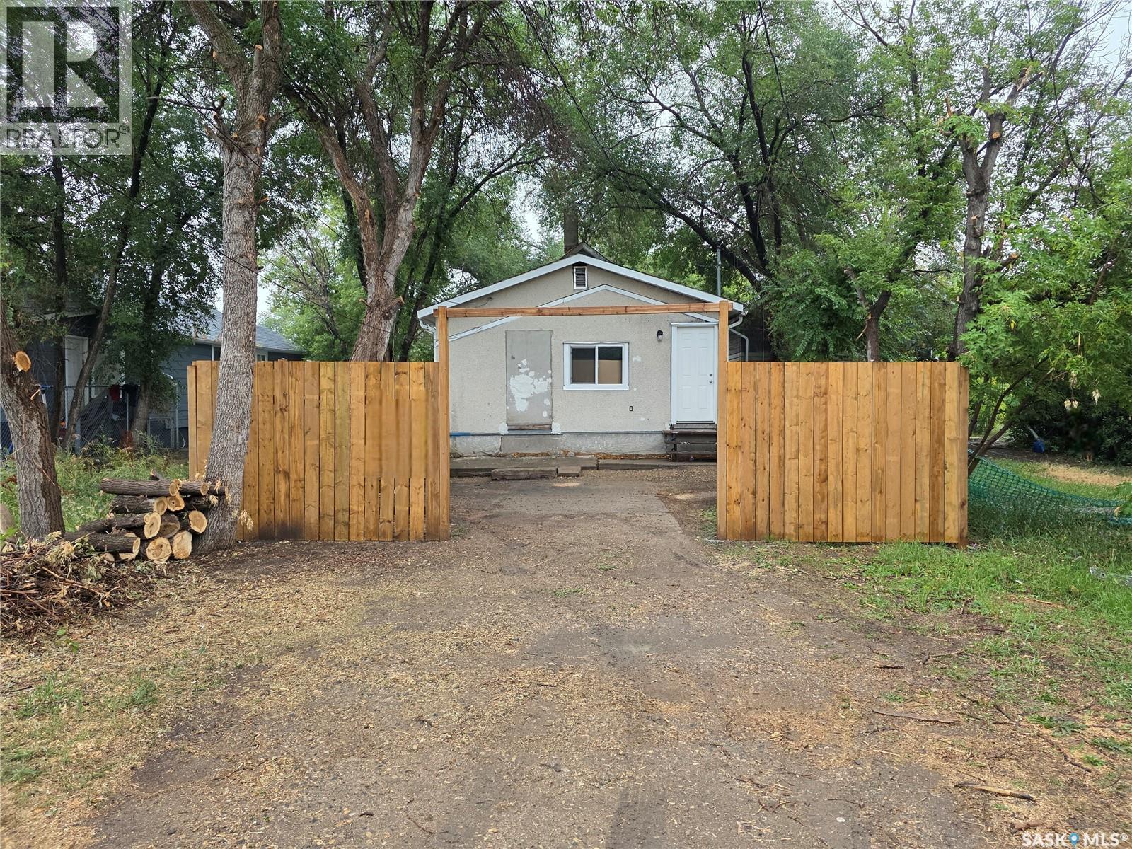 Photo 8 of 922 Retallack Street, Regina SK