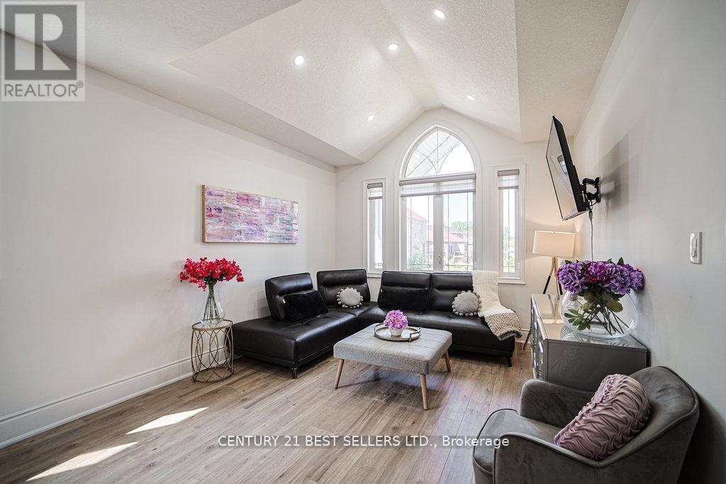 Photo 33 of 5 Wood Crescent, Essa ON