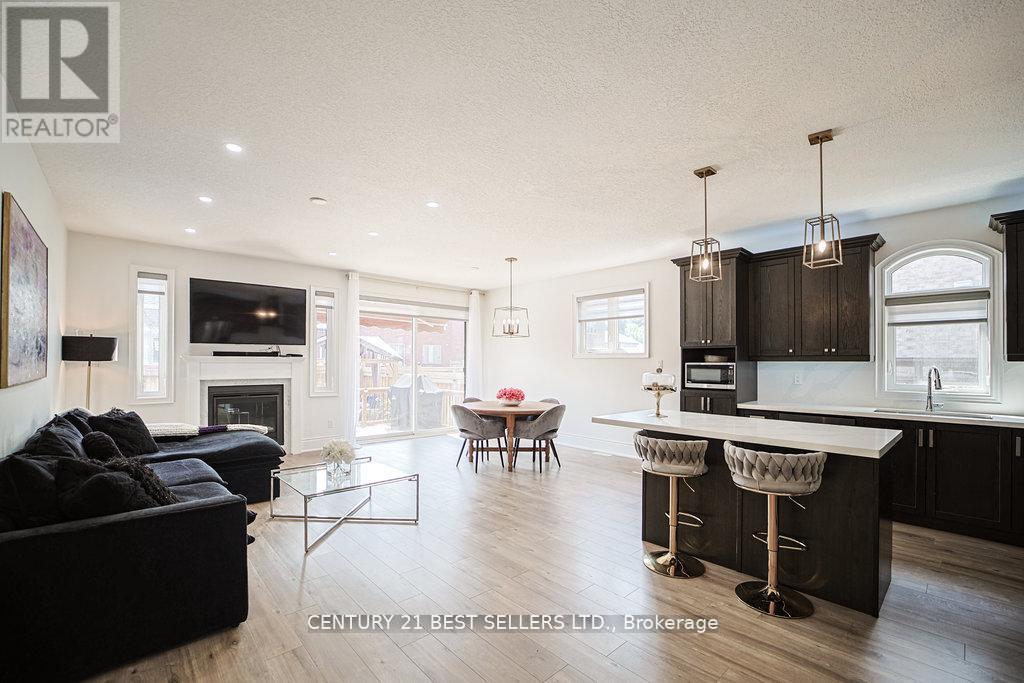 Photo 5 of 5 Wood Crescent, Essa ON