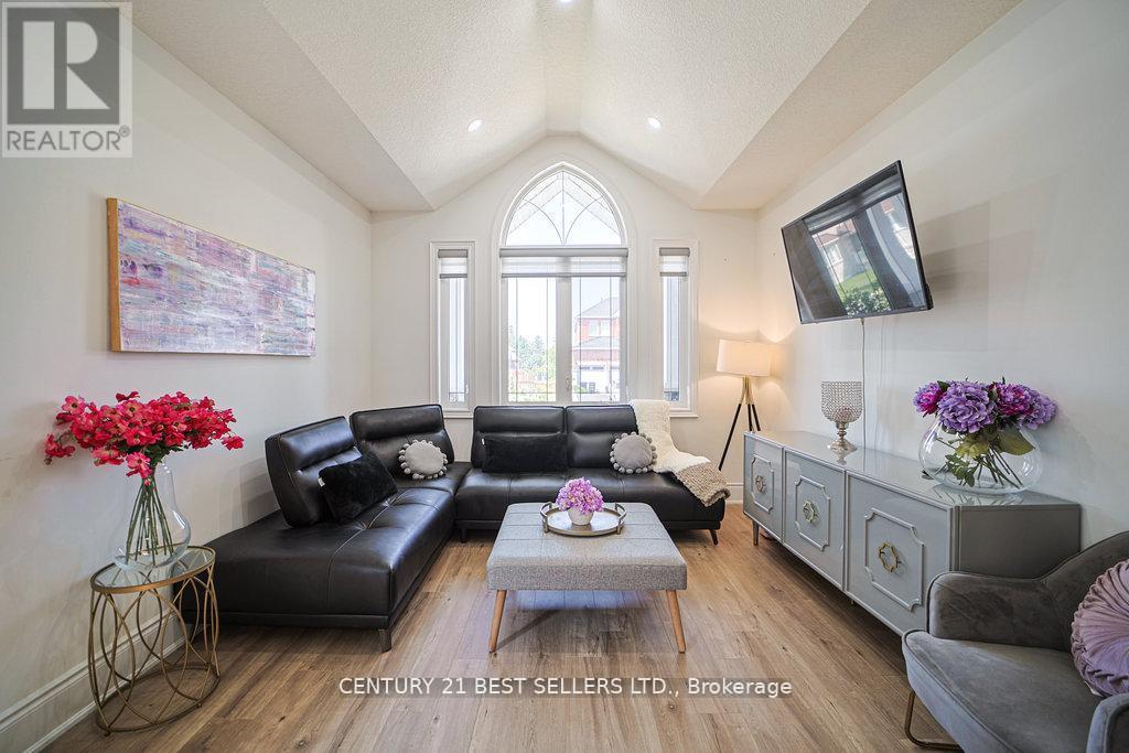 Photo 25 of 5 Wood Crescent, Essa ON