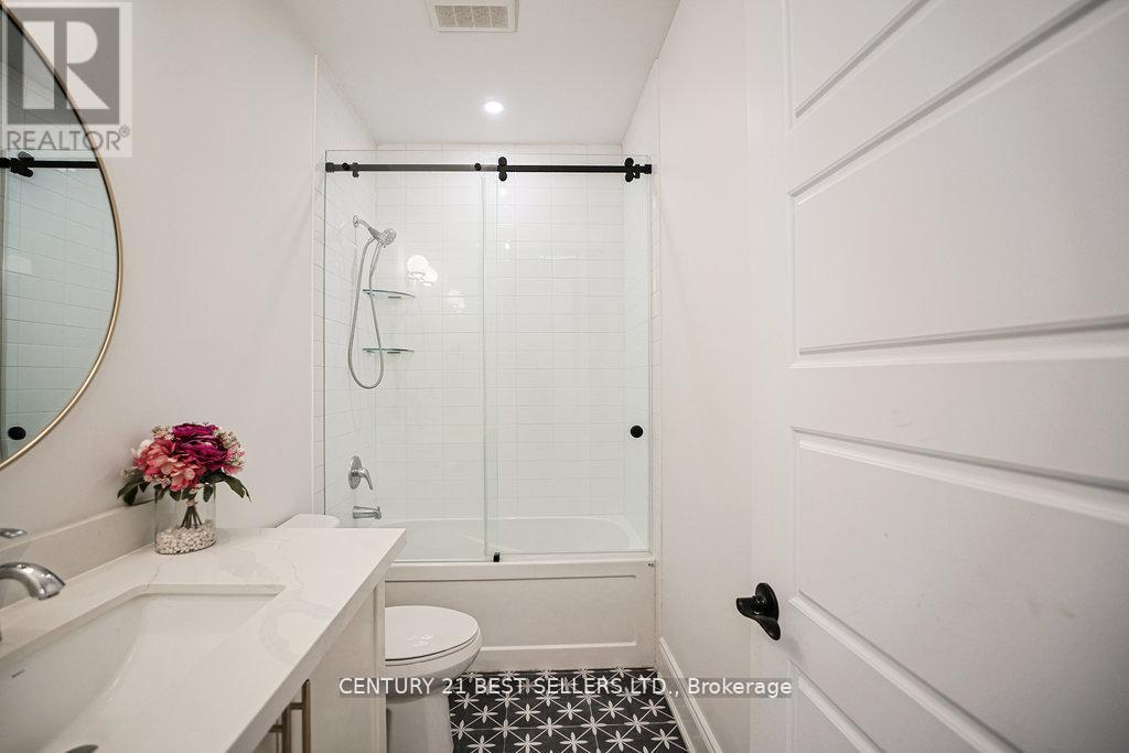 Photo 6 of 5 Wood Crescent, Essa ON