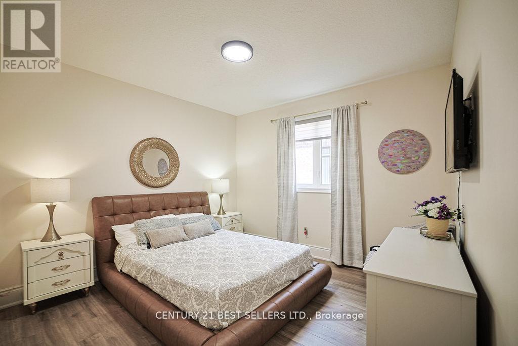 Photo 44 of 5 Wood Crescent, Essa ON