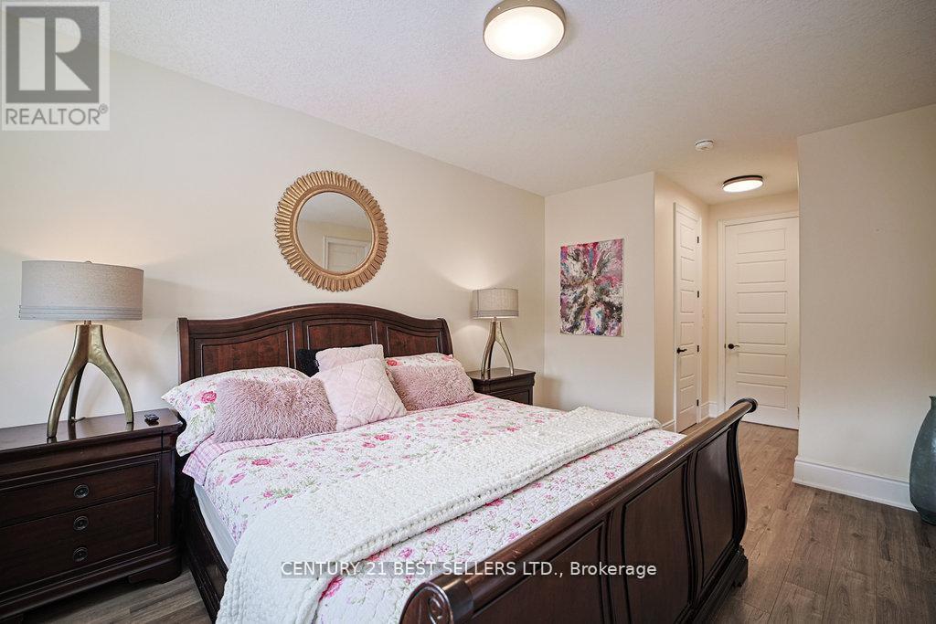 Photo 48 of 5 Wood Crescent, Essa ON