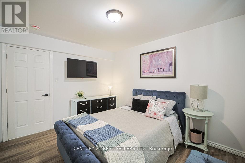 Photo 7 of 5 Wood Crescent, Essa ON