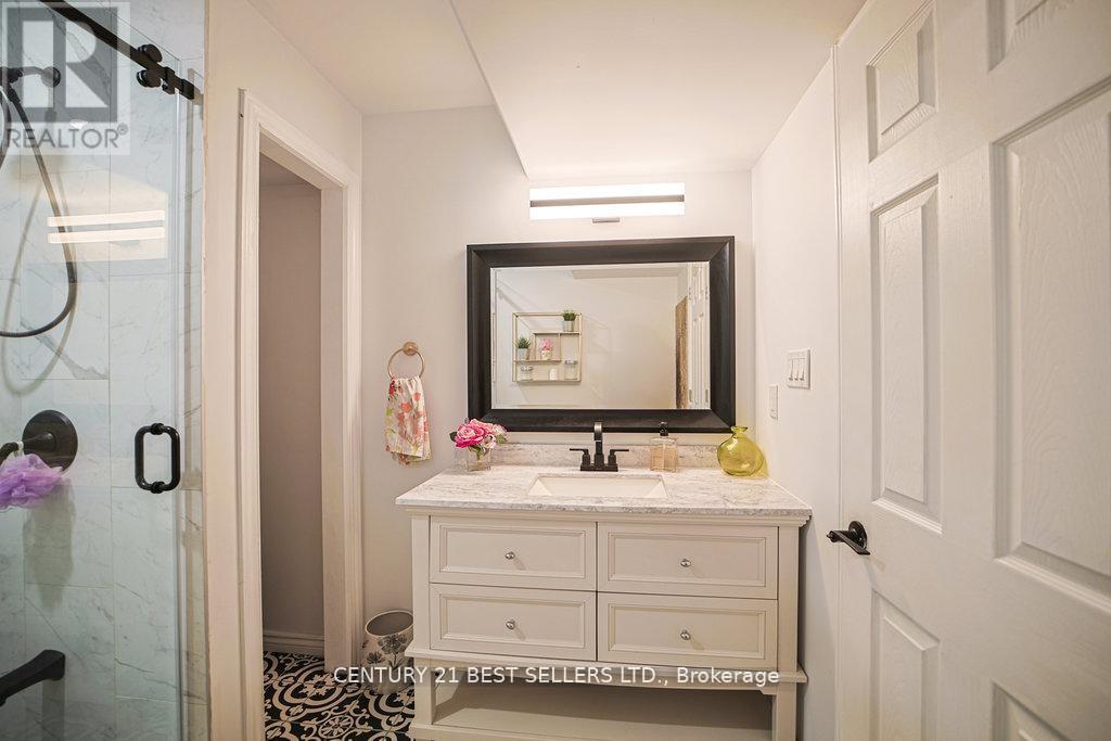 Photo 36 of 5 Wood Crescent, Essa ON