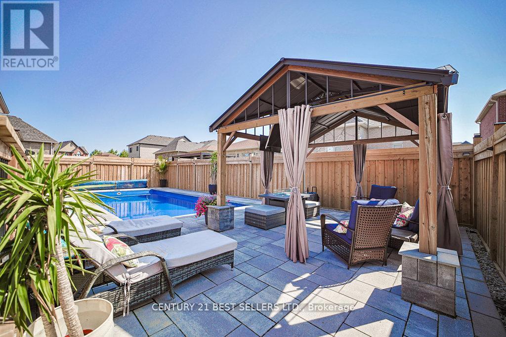 Photo 27 of 5 Wood Crescent, Essa ON