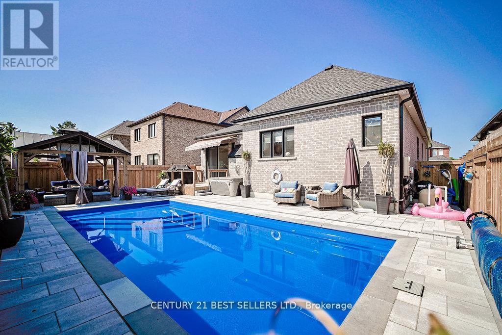 Photo 34 of 5 Wood Crescent, Essa ON