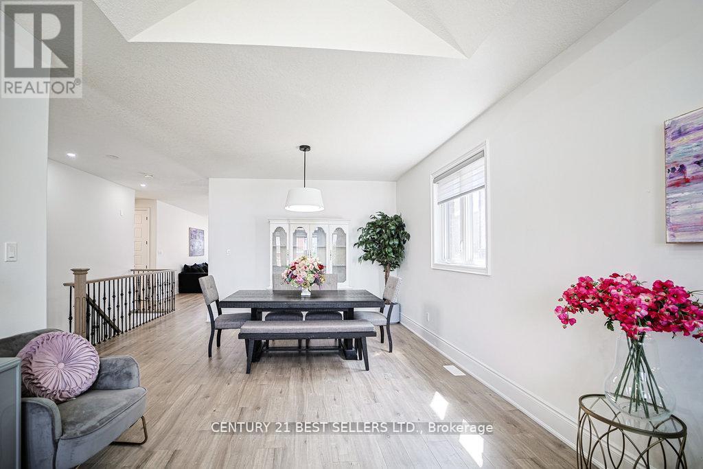 Photo 39 of 5 Wood Crescent, Essa ON