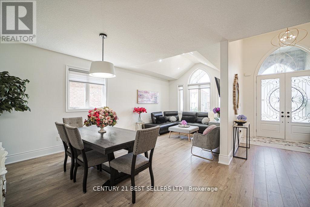 Photo 23 of 5 Wood Crescent, Essa ON