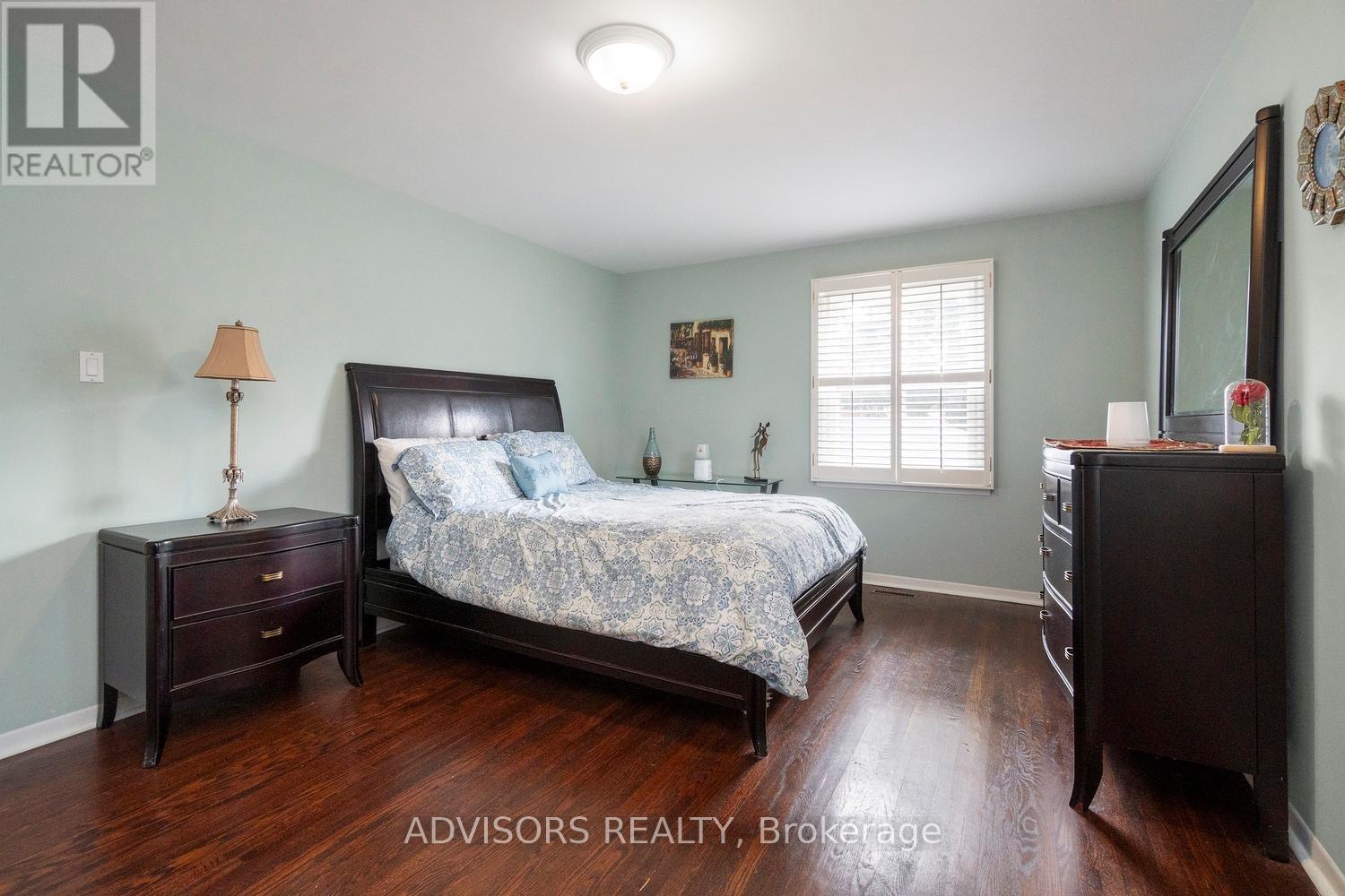 Photo 11 of 15 Alcaine Court, Markham ON