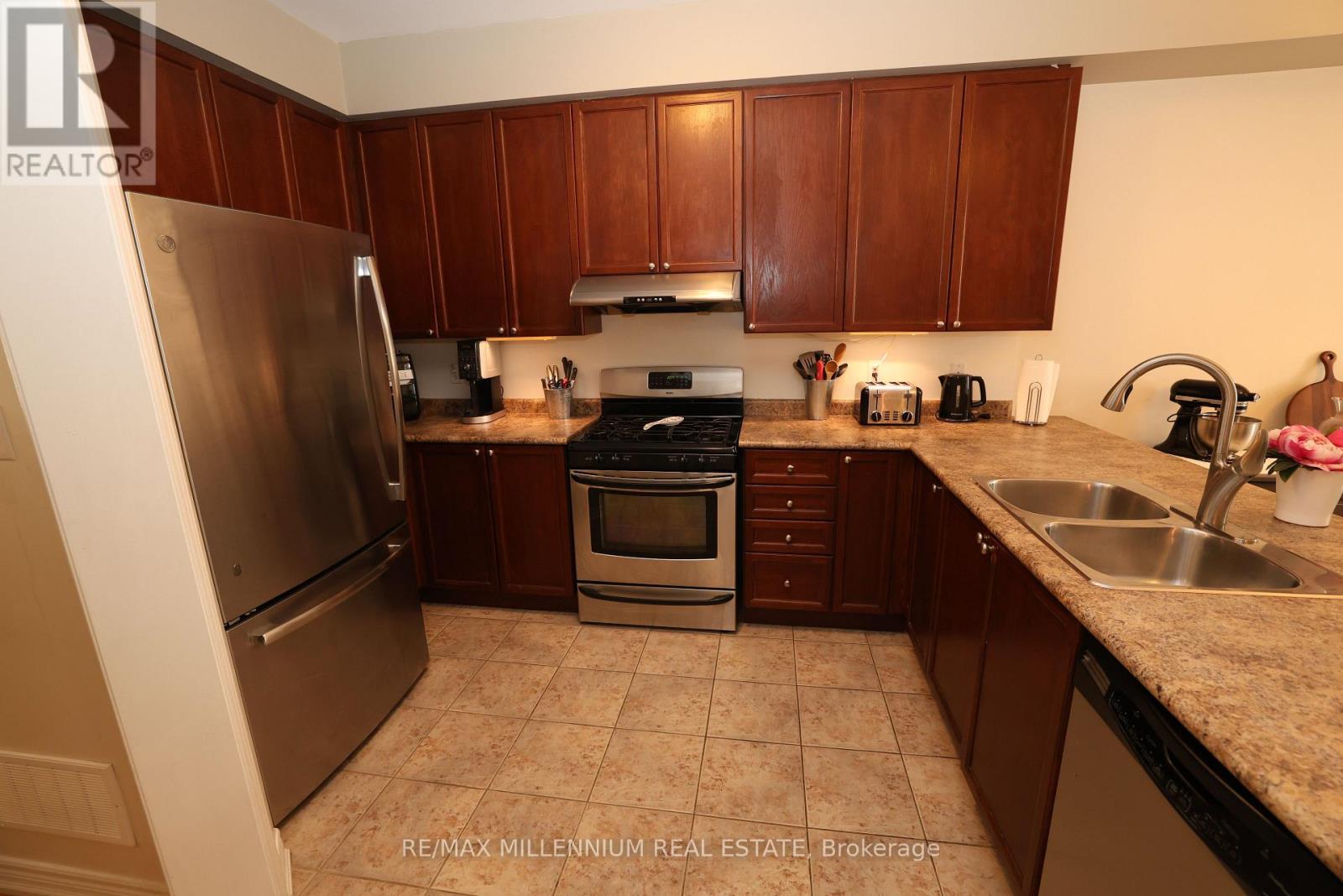 Photo 10 of 5 1015 Galesway Boulevard, Mississauga ON