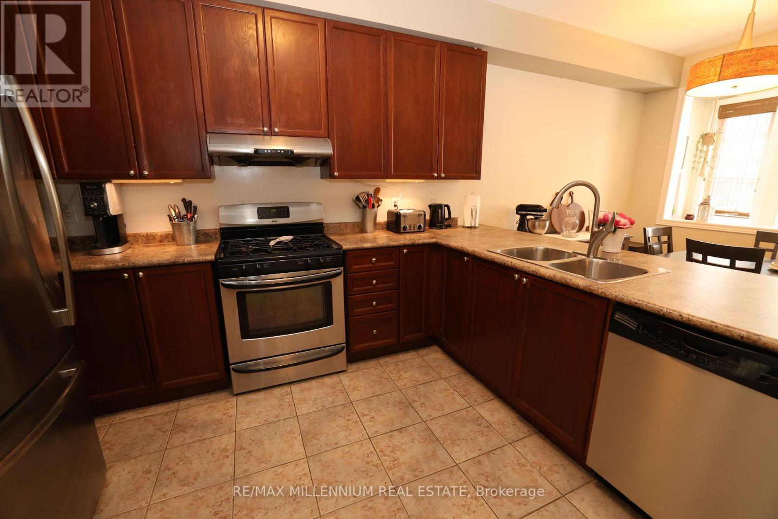 Photo 11 of 5 1015 Galesway Boulevard, Mississauga ON
