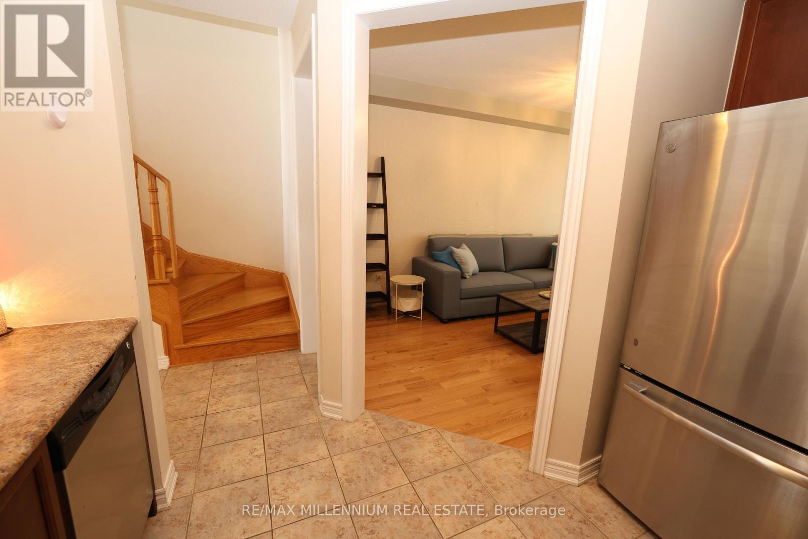 Photo 12 of 5 1015 Galesway Boulevard, Mississauga ON