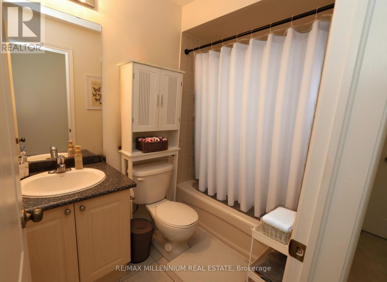 Photo 19 of 5 1015 Galesway Boulevard, Mississauga ON