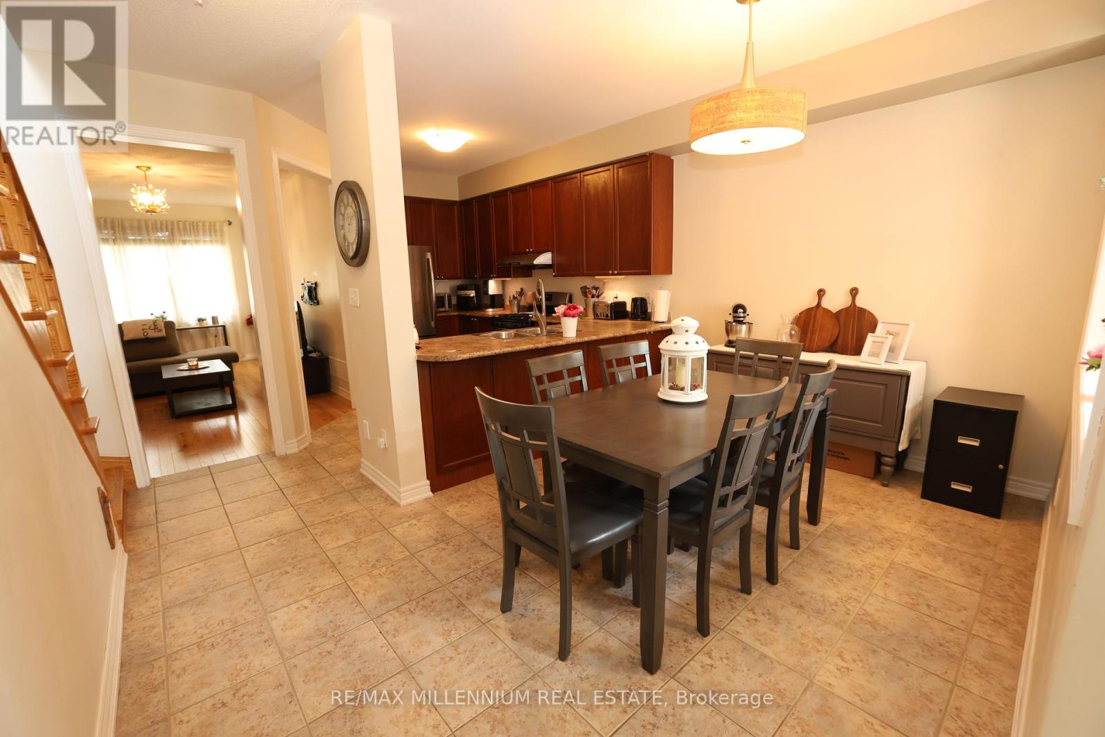 Photo 6 of 5 1015 Galesway Boulevard, Mississauga ON