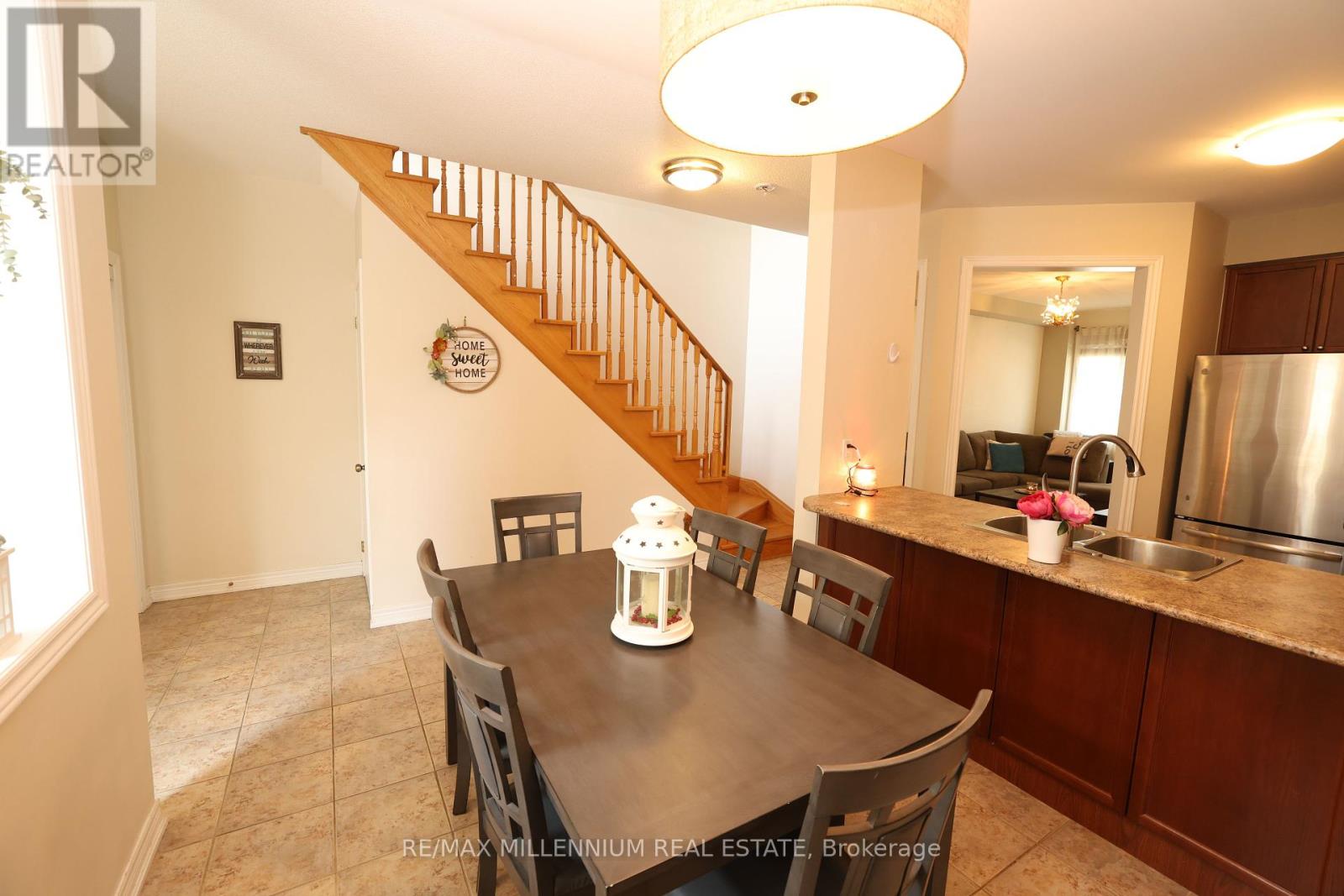 Photo 7 of 5 1015 Galesway Boulevard, Mississauga ON