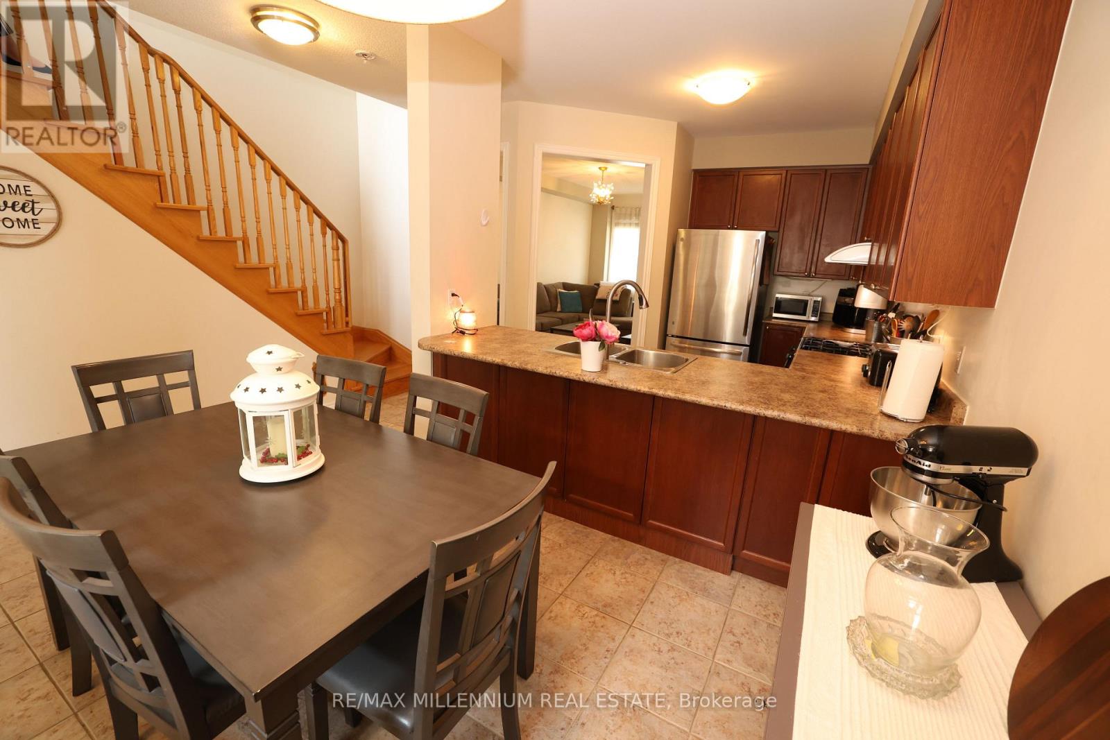 Photo 8 of 5 1015 Galesway Boulevard, Mississauga ON