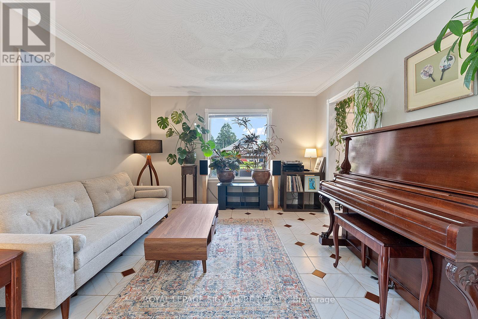Photo 10 of 126 Harding Avenue, Toronto ON