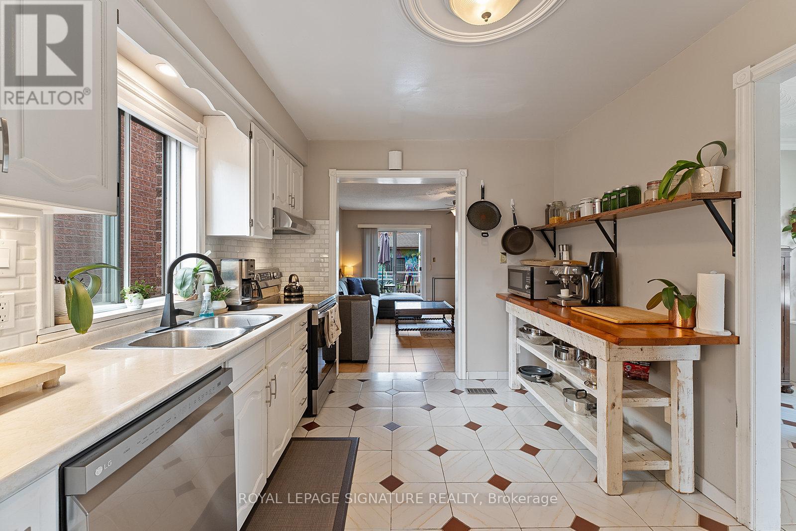 Photo 14 of 126 Harding Avenue, Toronto ON