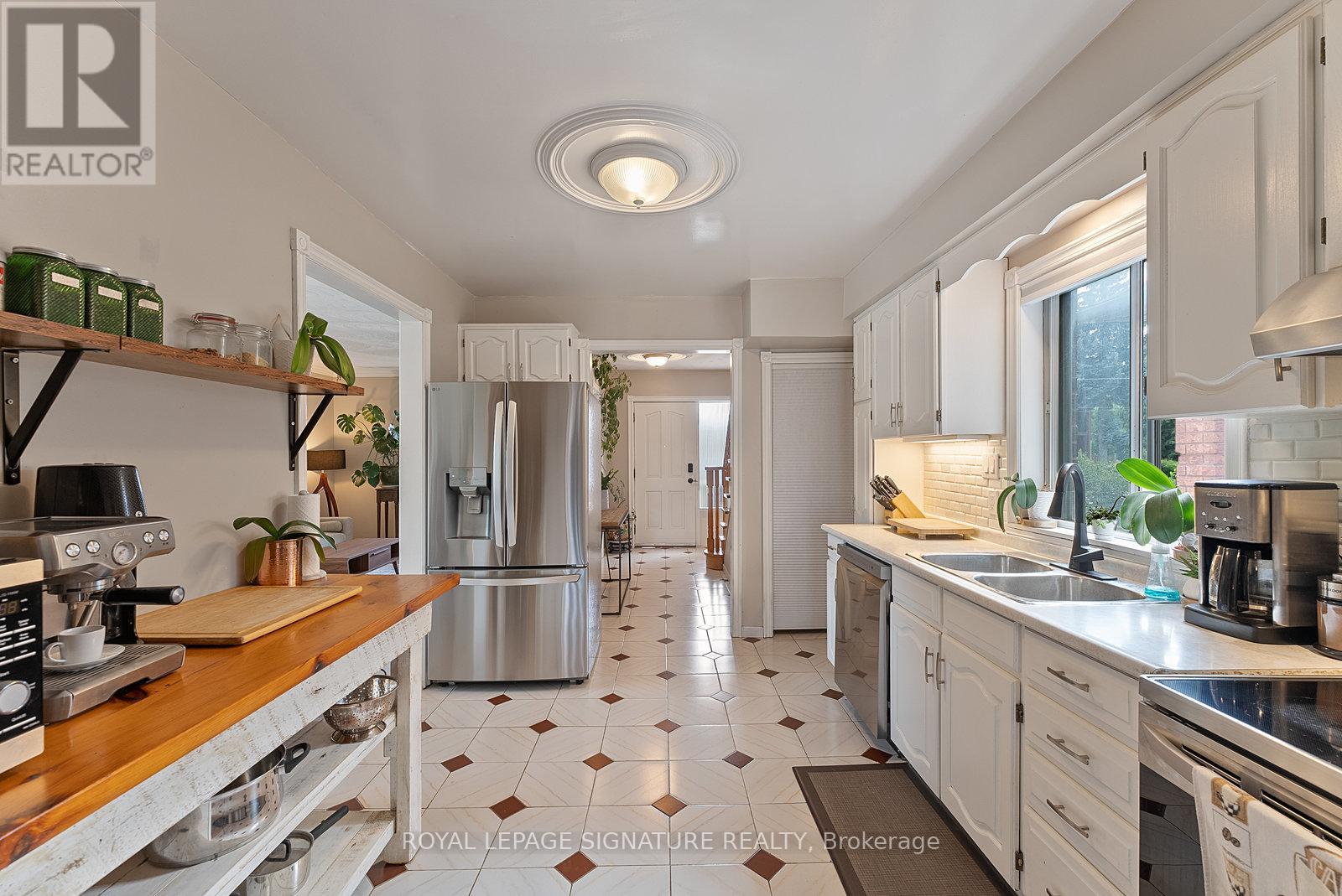 Photo 17 of 126 Harding Avenue, Toronto ON