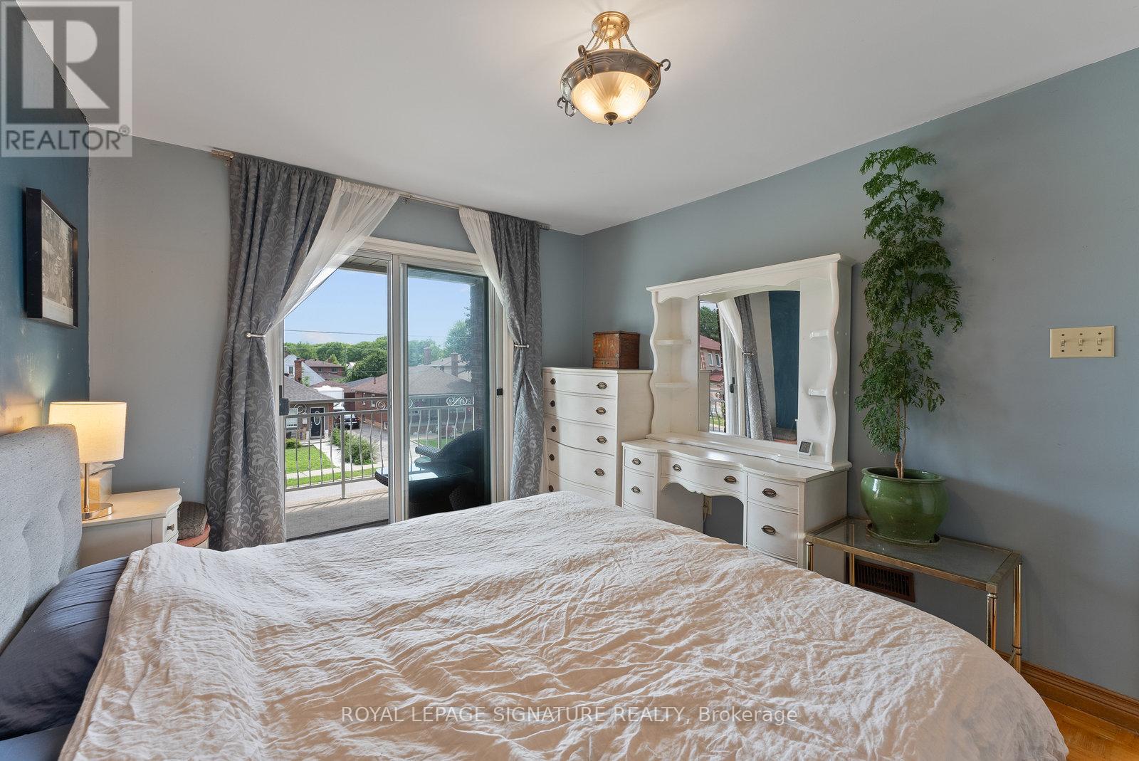 Photo 26 of 126 Harding Avenue, Toronto ON