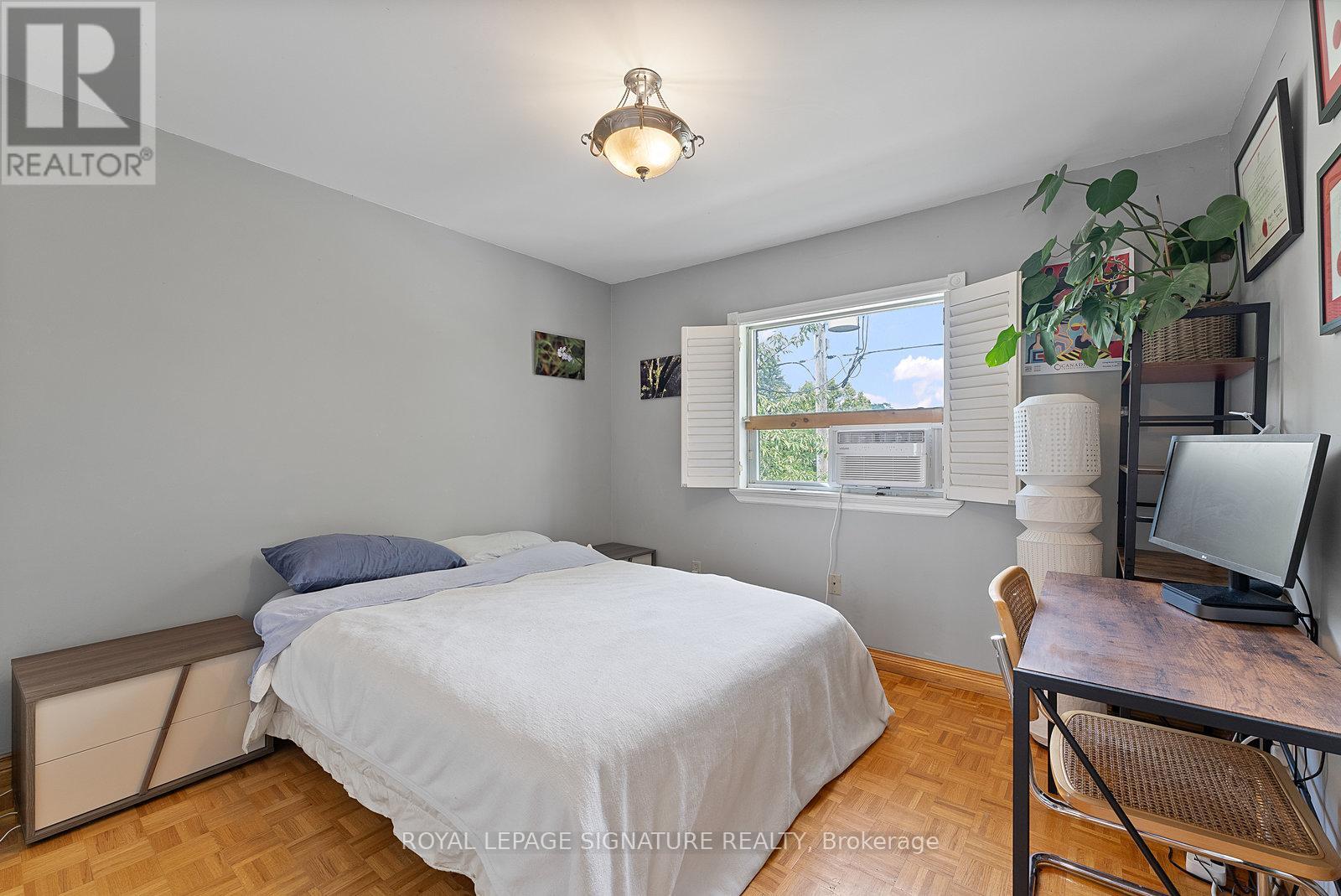 Photo 31 of 126 Harding Avenue, Toronto ON