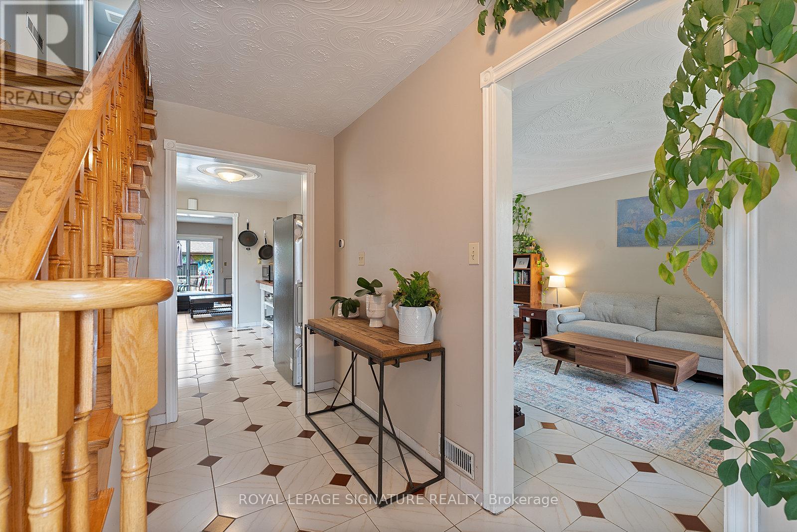 Photo 4 of 126 Harding Avenue, Toronto ON